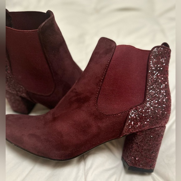 ✨SPARKLY✨ burgundy boots - Picture 1 of 9